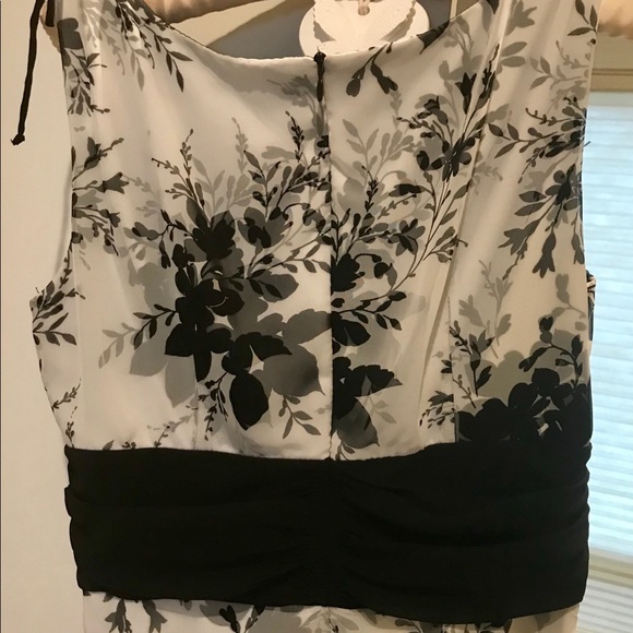 Beautiful Black and White Floral Dress - Picture 4 of 6